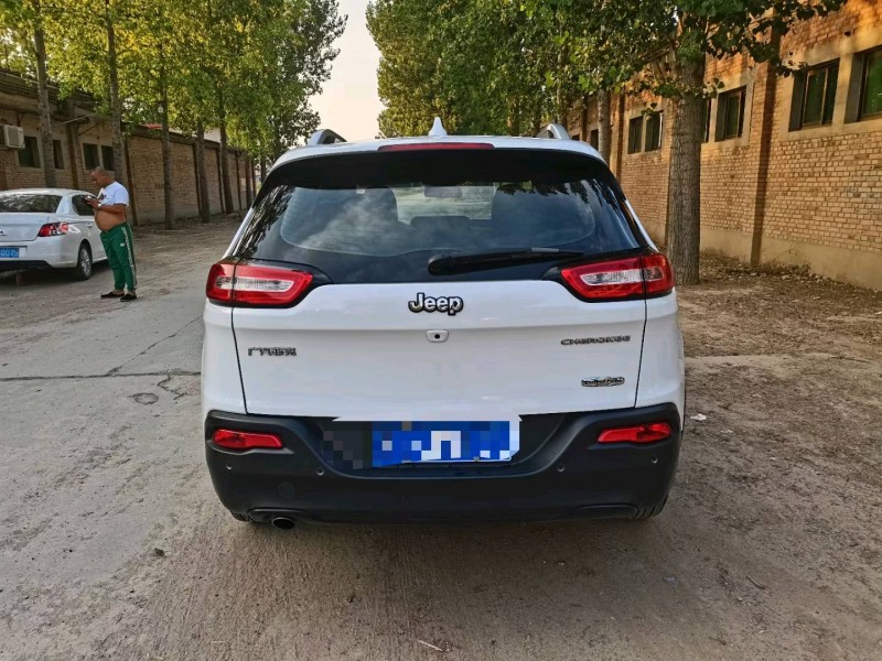 保定16年Jeep自由光9