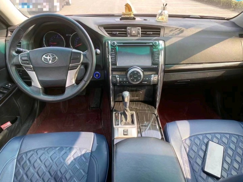 济宁12年丰田锐志5