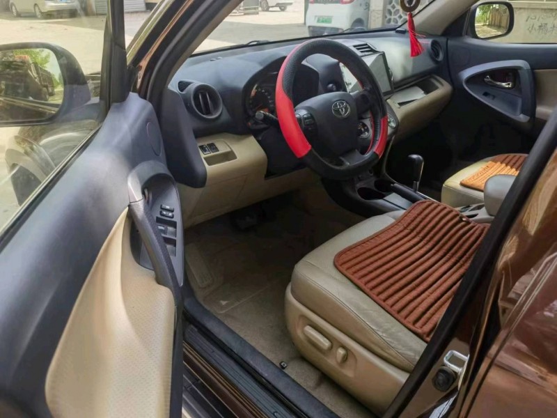 保定13年丰田RAV44