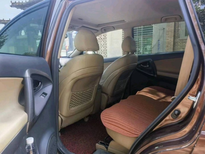 保定13年丰田RAV46