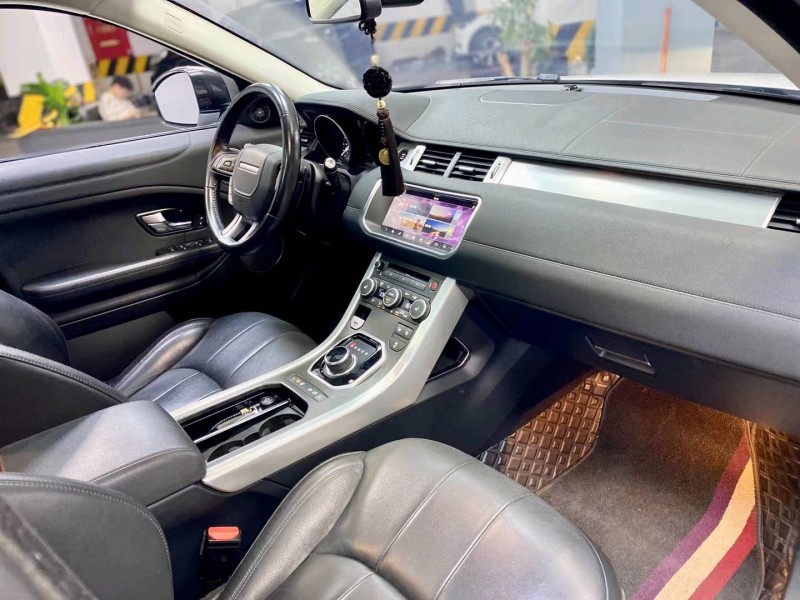 成都18年路虎极光7