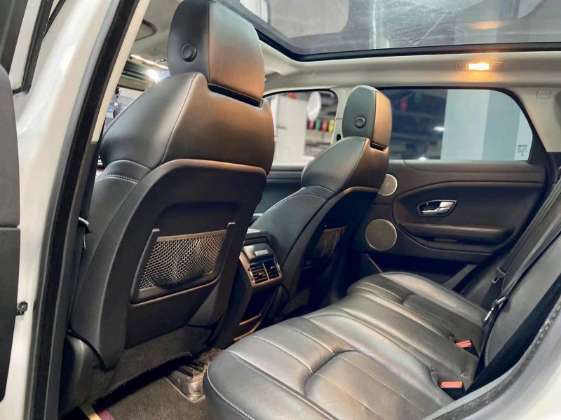 成都18年路虎极光8