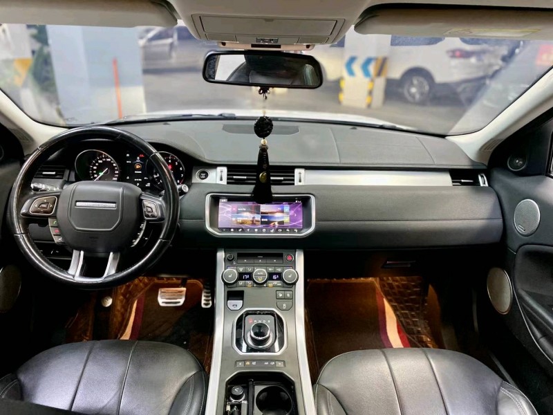 成都18年路虎极光9