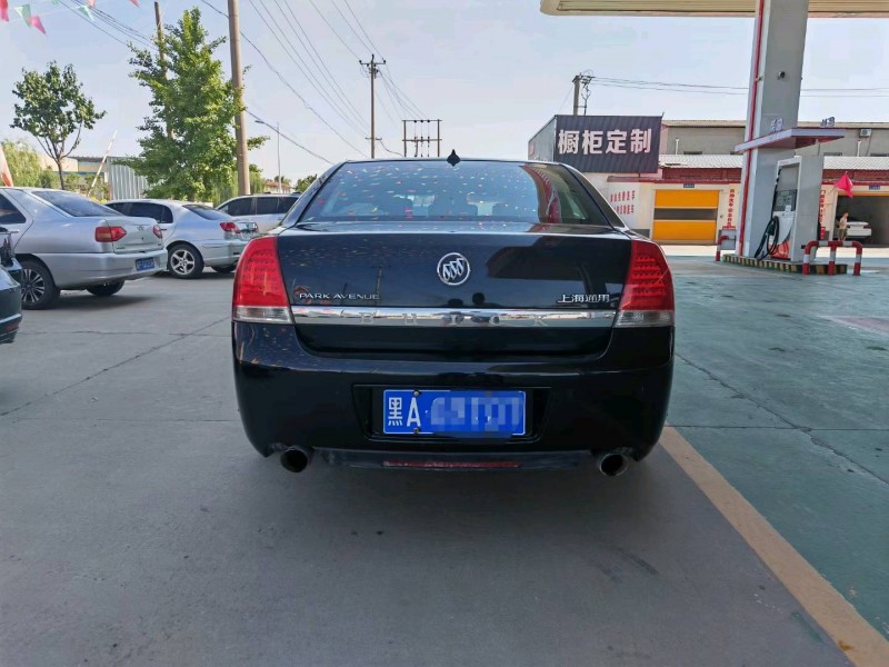 保定11年别克林荫大道9