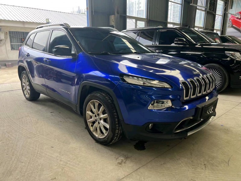 济宁17年Jeep自由光2