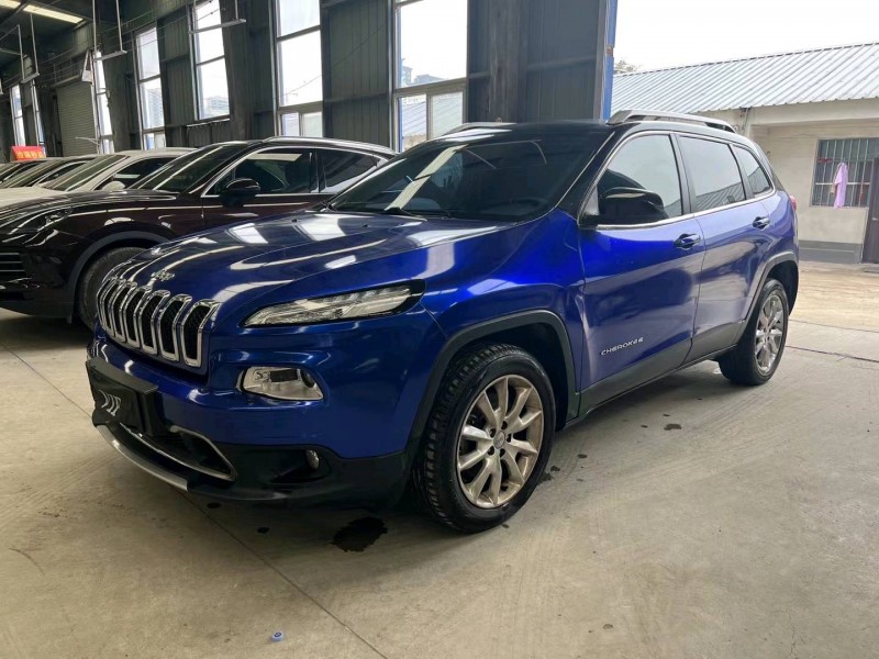 济宁17年Jeep自由光3