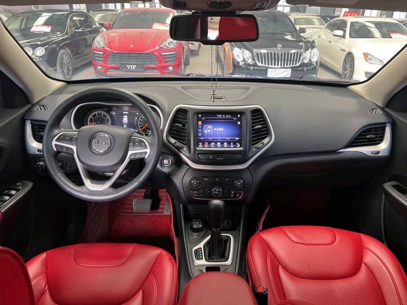 济宁17年Jeep自由光4