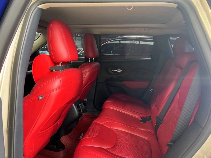 济宁17年Jeep自由光6