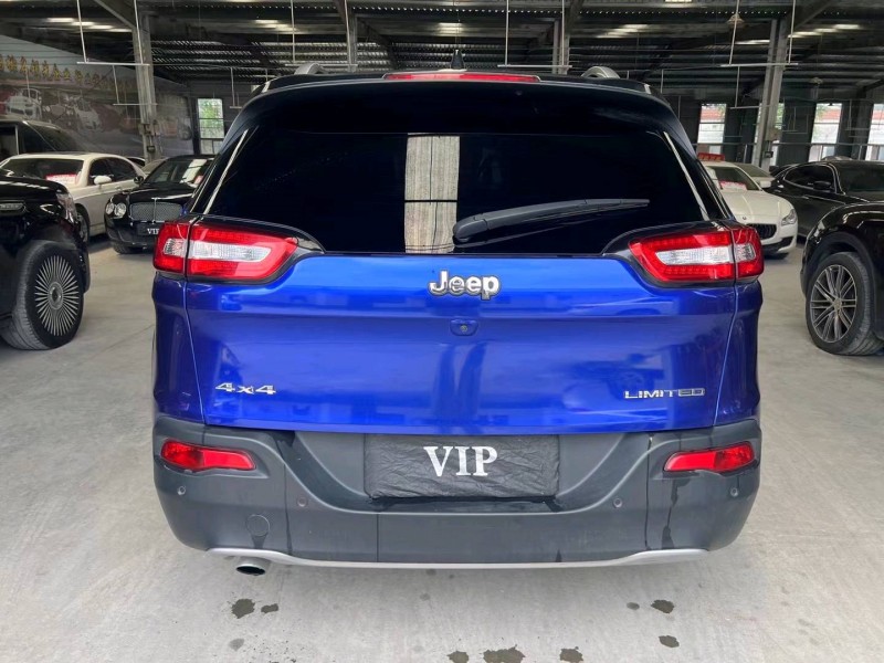 济宁17年Jeep自由光9