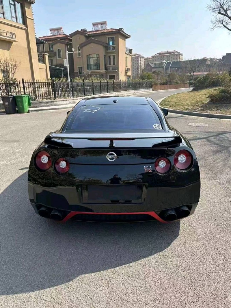 淄博10年日产GT-R4