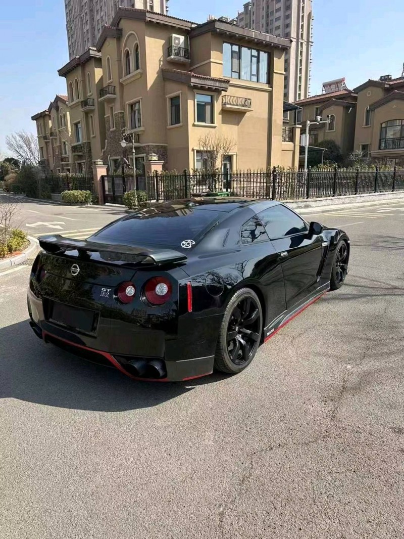 淄博10年日产GT-R8