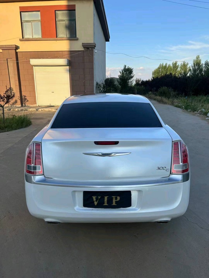 淄博15年克莱斯勒300C8