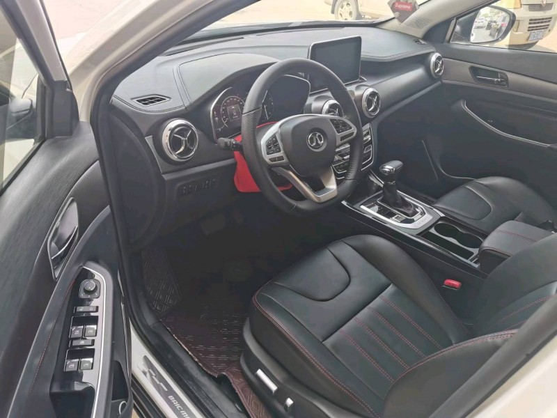 保定21年北汽绅宝智行5