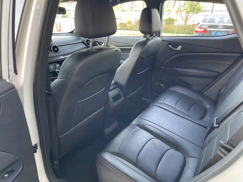 保定22年东风风光7