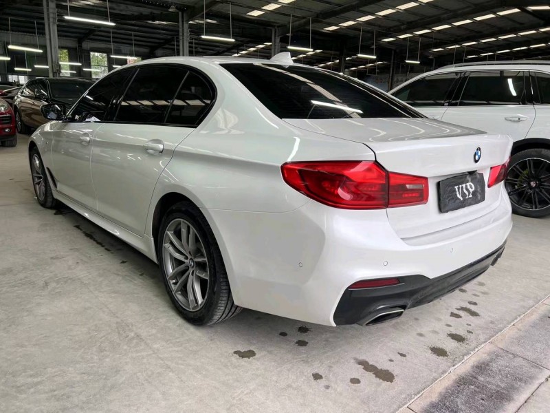 济宁18年宝马5系8