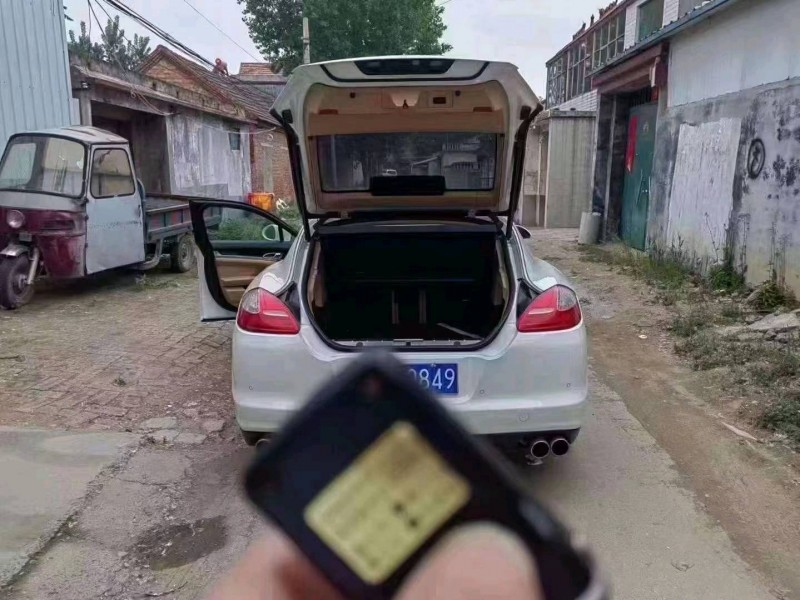东营11年保时捷帕拉梅拉9