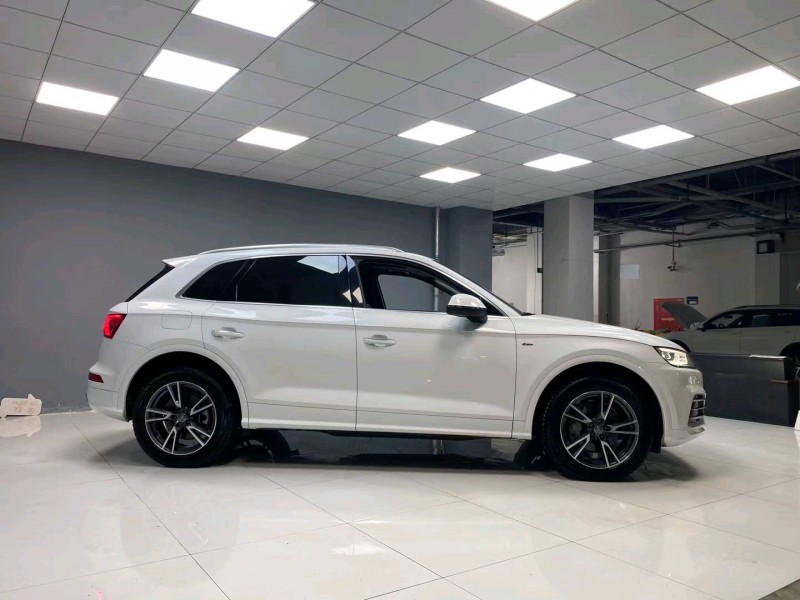 成都19年奥迪Q52