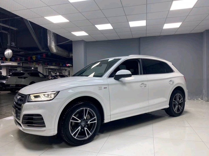 成都19年奥迪Q54