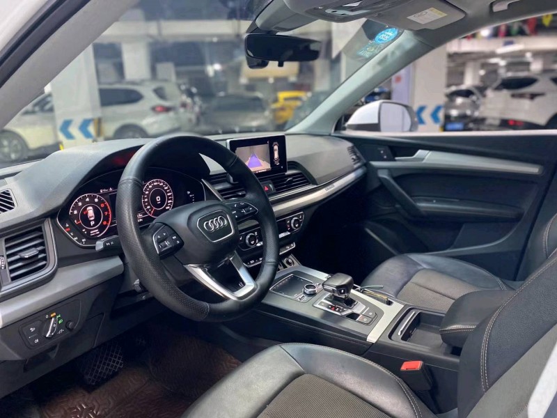 成都19年奥迪Q56