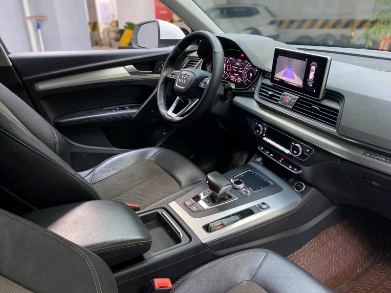 成都19年奥迪Q57