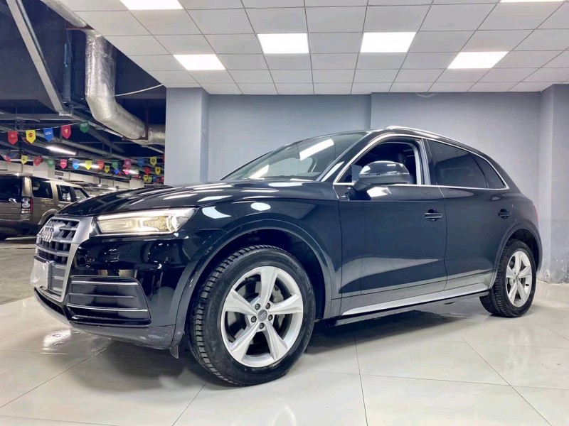 成都19年奥迪Q54