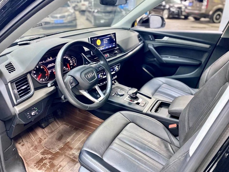 成都19年奥迪Q56