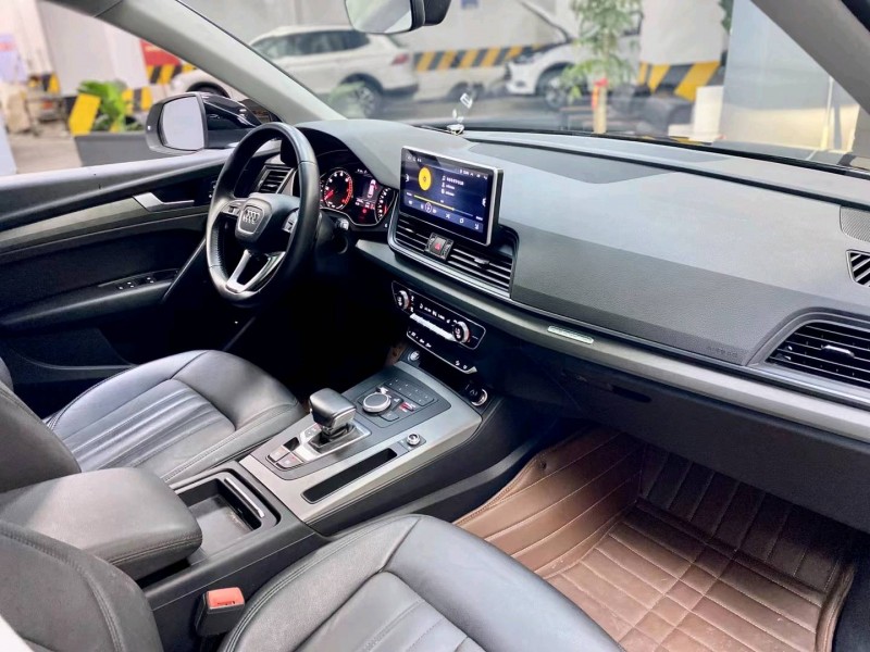 成都19年奥迪Q57