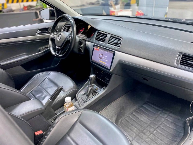 成都16年大众朗逸7