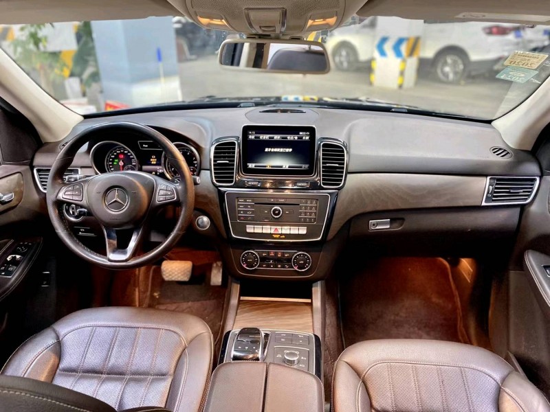 成都16年奔驰GLE9