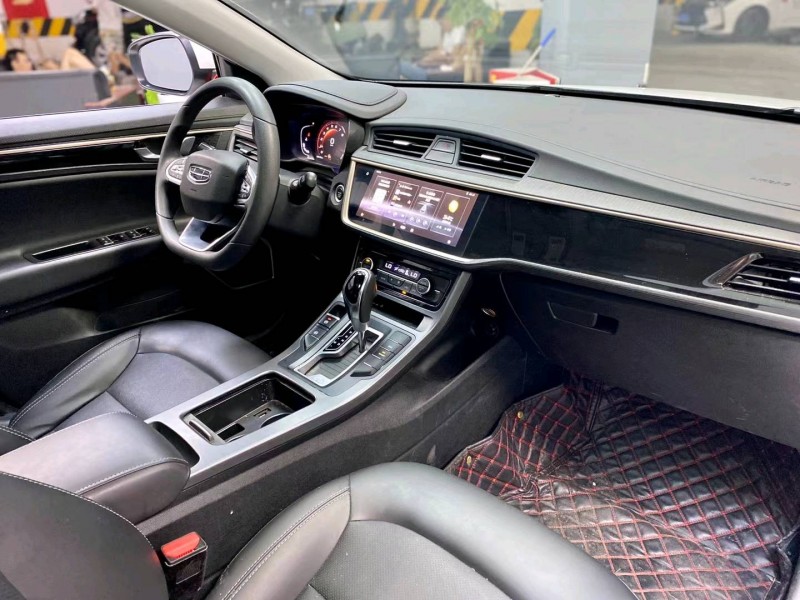 成都21年吉利帝豪7