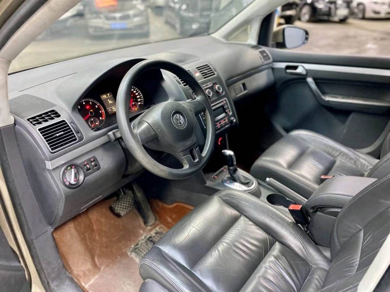 成都16年大众途安5