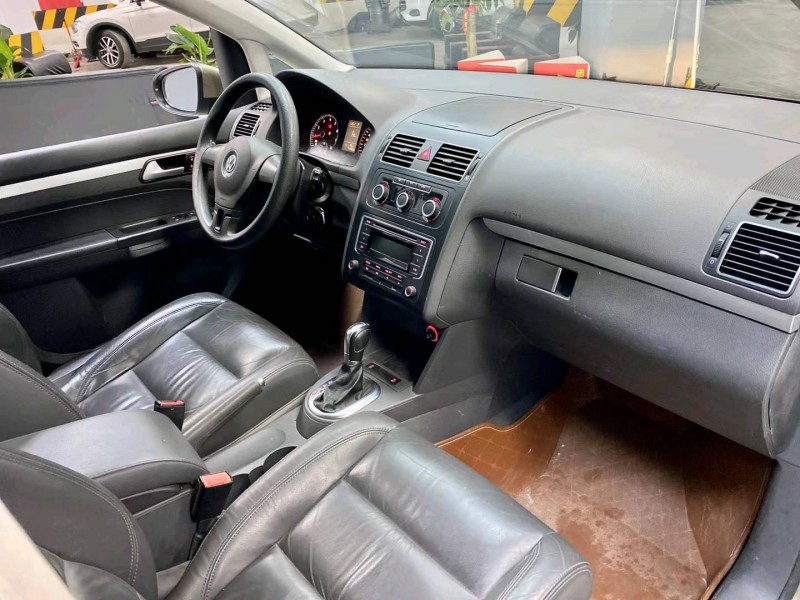 成都16年大众途安7