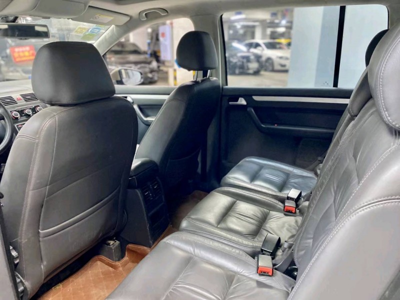 成都16年大众途安8