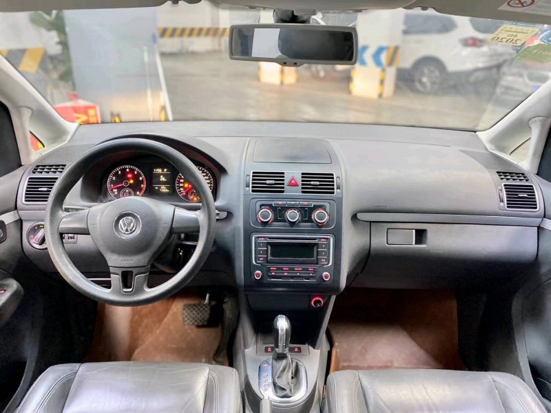 成都16年大众途安9