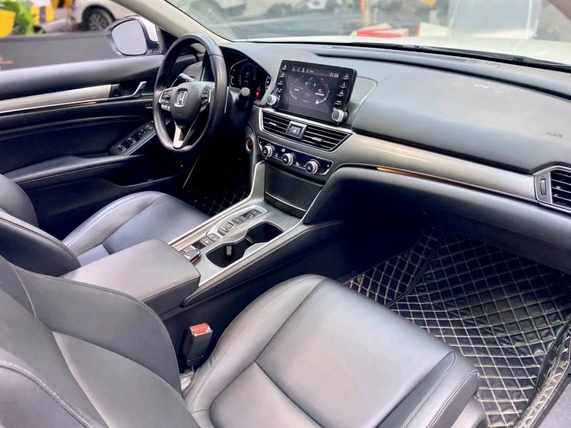 成都21年本田雅阁9