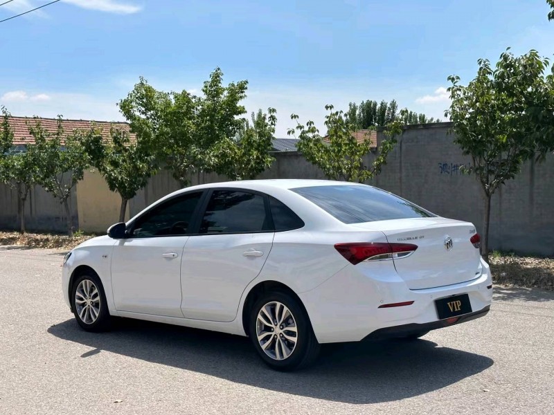 青岛23年别克英朗4