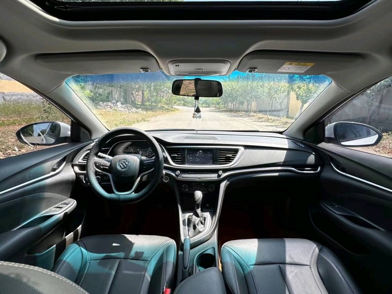 青岛23年别克英朗7