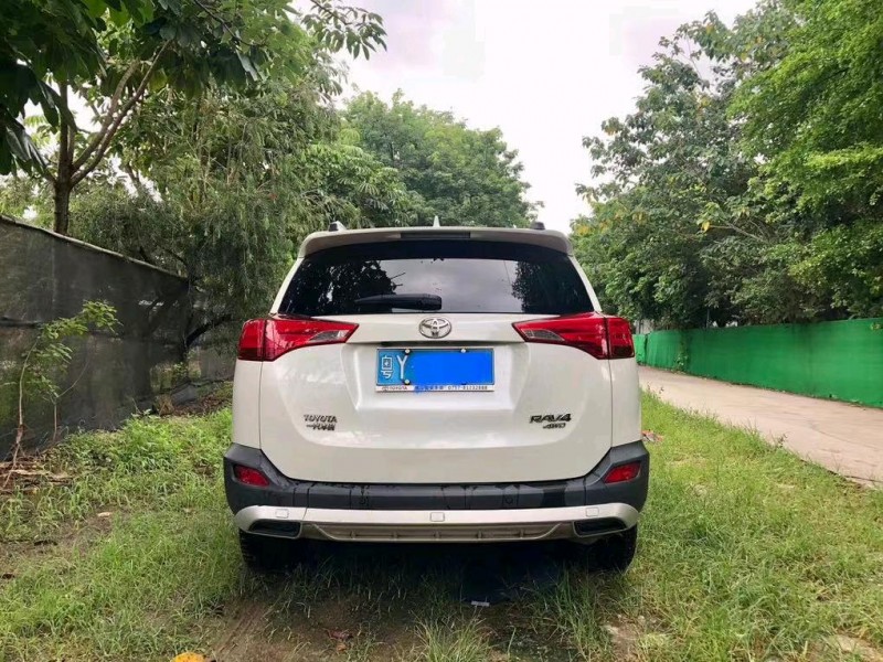 广州15年丰田RAV4荣放9