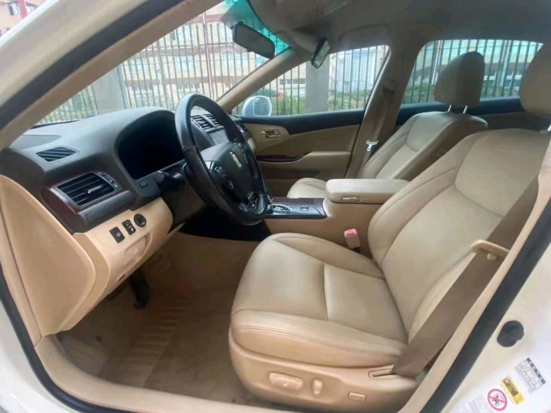 宜昌10年丰田皇冠3