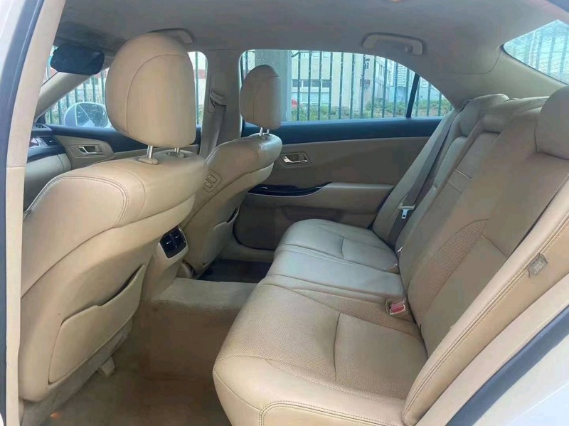 宜昌10年丰田皇冠4