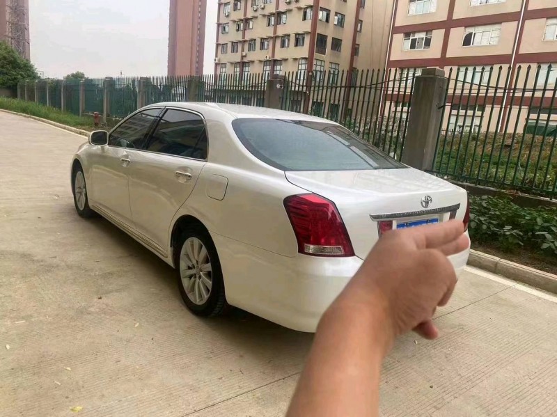 宜昌10年丰田皇冠8