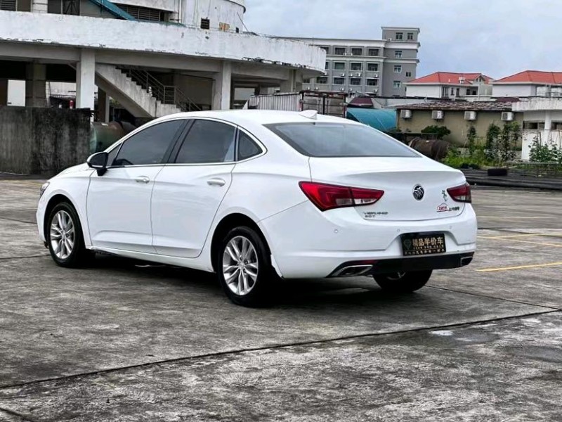 东莞18年别克威朗8