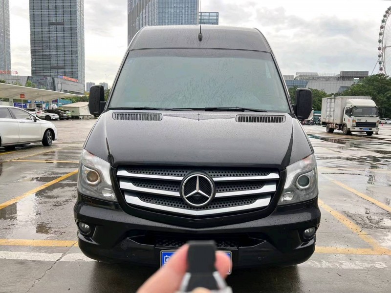 广州18年奔驰斯宾特1