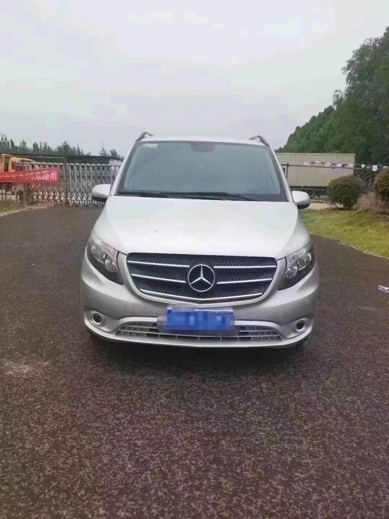 烟台17年奔驰威霆1