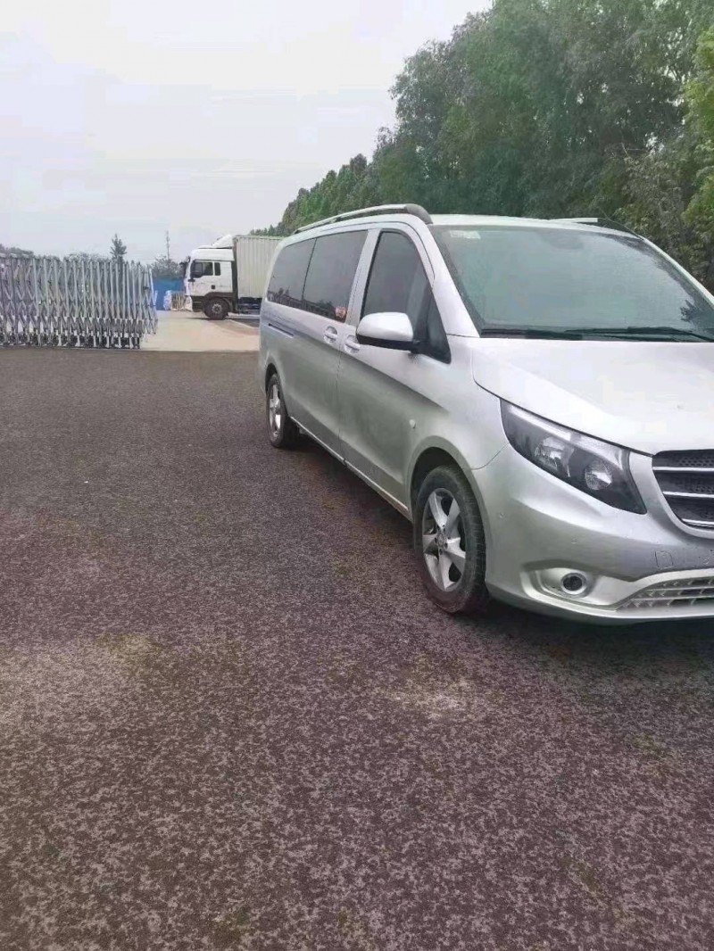 烟台17年奔驰威霆5