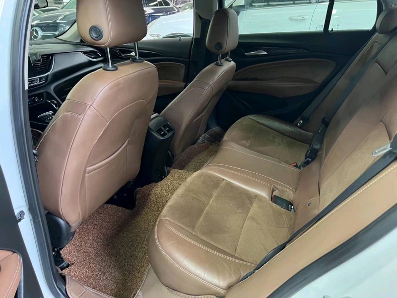 济宁18年别克君威6