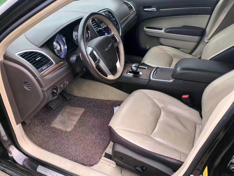 济宁13年克莱斯勒300C5