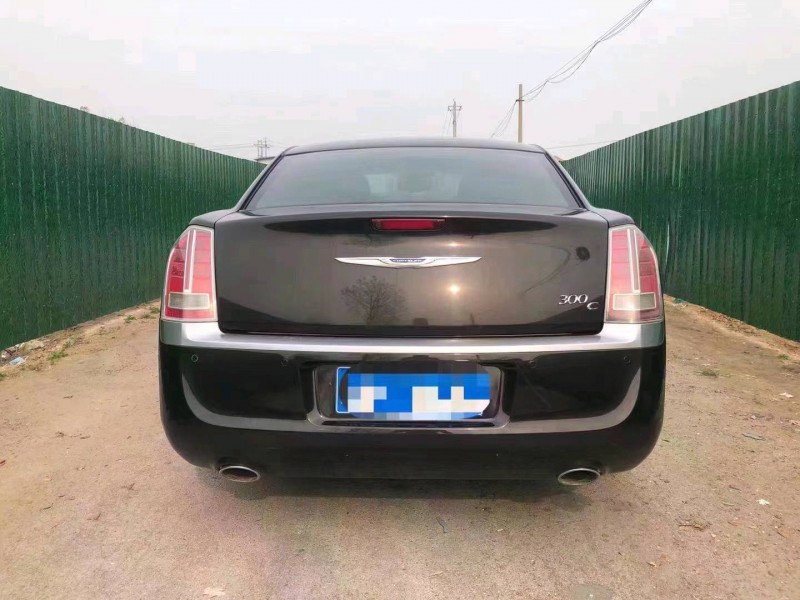 济宁13年克莱斯勒300C9