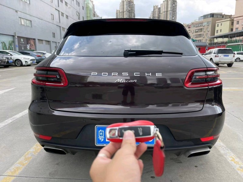 广州17年保时捷Macan9