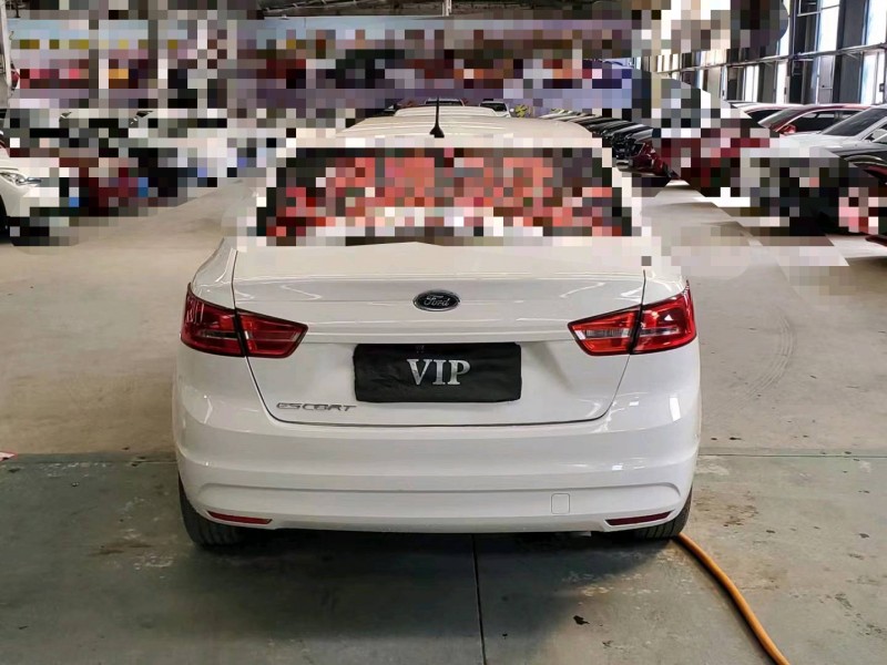 济宁17年福特福睿斯8